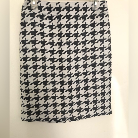 Banana Republic size 6, Large Pattern Grey/White Houndstooth Pencil Skirt - Picture 1 of 5